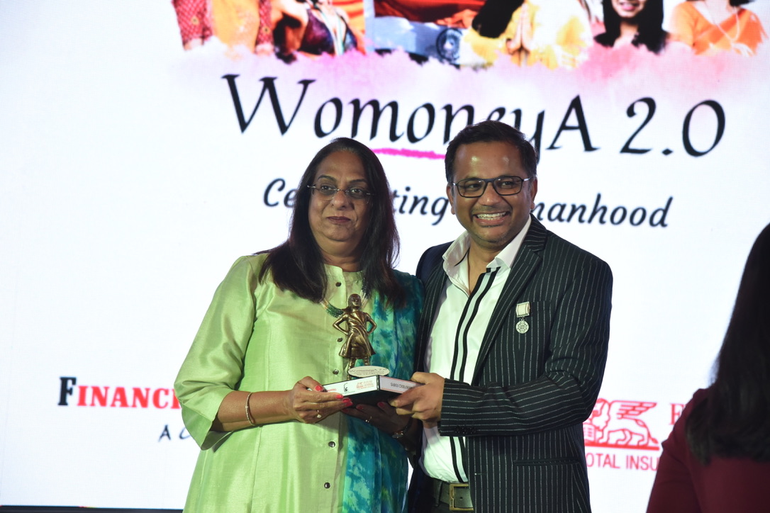 Womoneya stage event photo 7